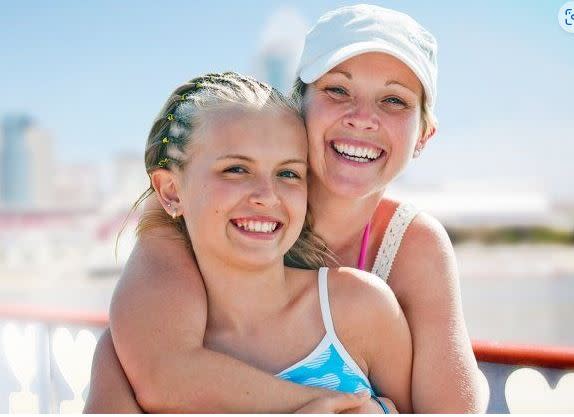 Image of a mother and daughter embracing on the deck of the BB Riverboat.