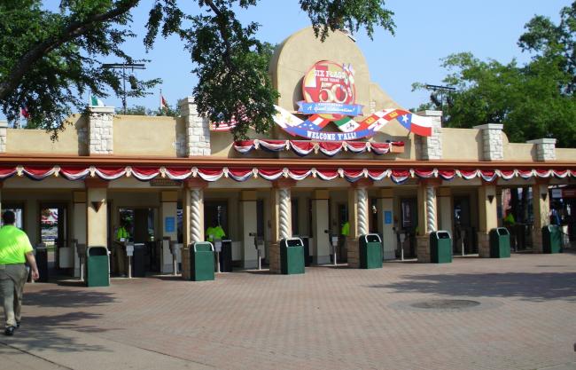 six flags park entrance