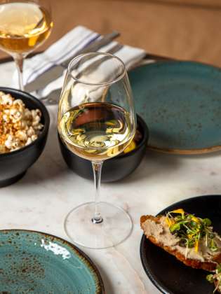 Best Places to Eat on the St. Charles Avenue Parade Route in New Orleans