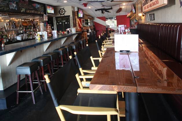 QuahogRepublic-divebar
