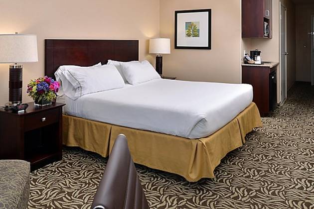 Holiday Inn Express Riverpark