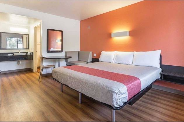 Motel 6 Blackstone #4390