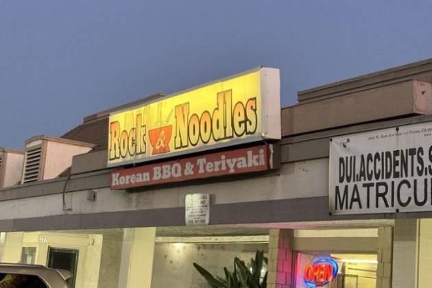 rock & noodles store front