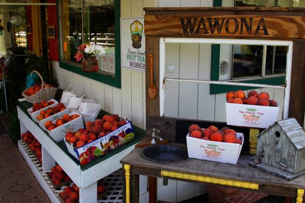 Wawona's Peach Tree Fruit Stand