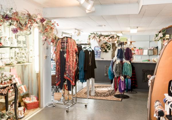 Luna Chic Shippensburg PA 17257