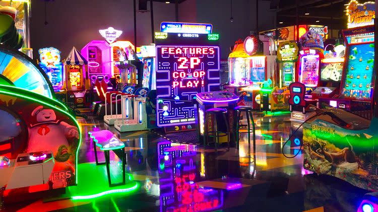 Arcade Bar - Arcade Near Me - Dave and Buster's