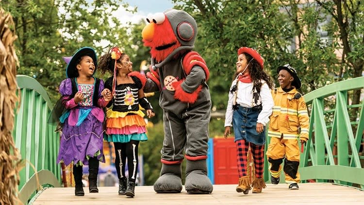 Sesame Place-Halloween-Spooktacular-San-Diego