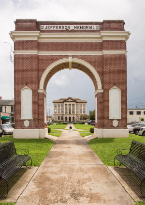 Take a 360-degree tour of the restored Pontchartrain Hotel