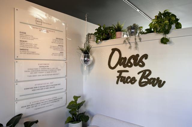Oasis Face Bar Sign