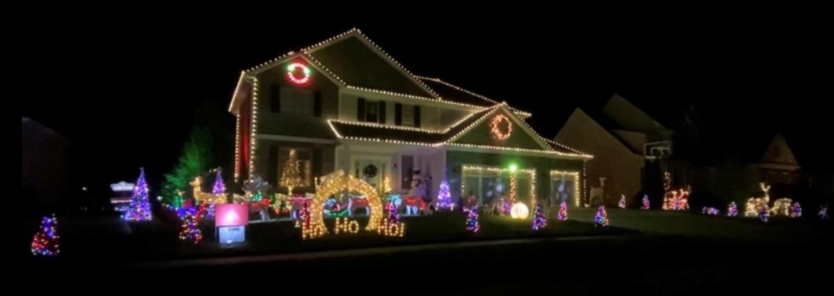 2227 Cerreia Way Christmas Lights Display