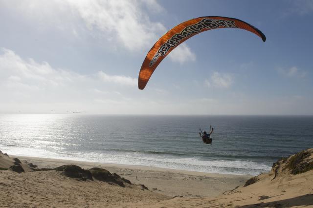 Hang gliding in Marina