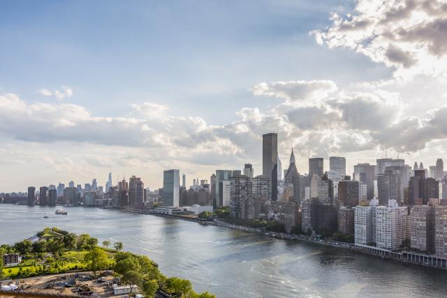 Roosvelt-Island-Views-Manhattan-NYC-Julienne-Schaer_12