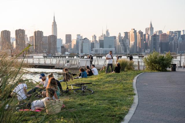 Transmitter park, green point, brooklyn, skyline, park, summer