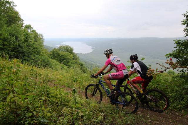 Mountain Bikers overlooking Honeyoe Lake