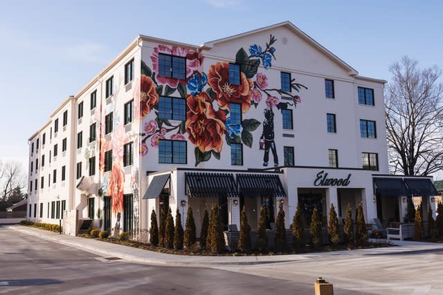 outside of elwood suites hotel