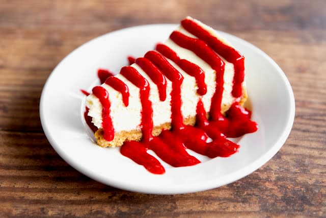 Cheesecake w/ Raspberry sauce