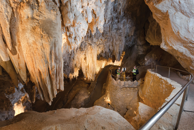 Researchers 3D map Carlsbad Caverns.