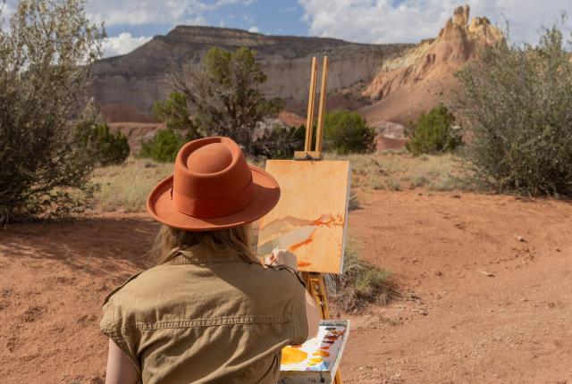 At Ghost Ranch, the Sketch in the Morning tour offers artists extra time to create.