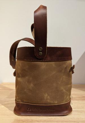 Pour Tour wine tote