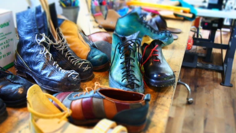 a-range-of-shoes-made-at-colorado-shoe-school-768x432