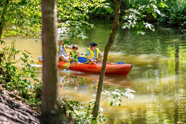 A family in a kayak on Big Walnut Creek