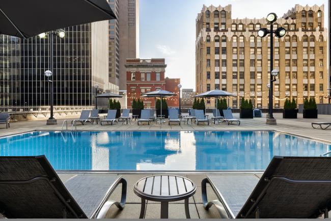 The rooftop pool at Renaissance Columbus Downtown