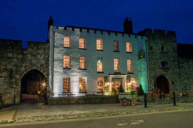 The-Pig-Wall-Hotel