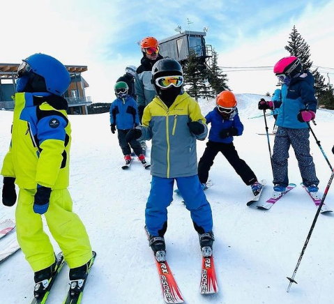 Kids skiing at Hogadon