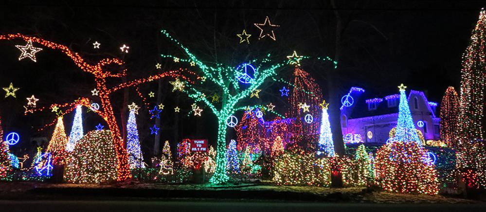 Collingwood Dr - Tacky Christmas Lights