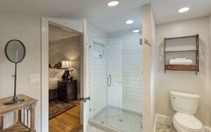 Inn Room Bathrooms