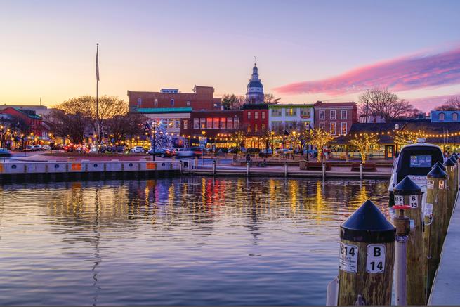 city dock of Annapolis, Maryland during holiday season