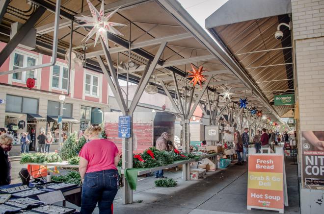 Christmas Lights in Roanoke, VA | Where to See Christmas Lights