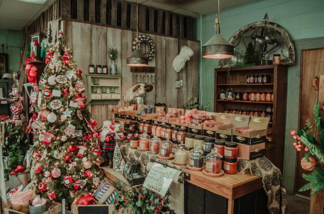 Ikenberry Orchards & Country Store - Christmas Shopping