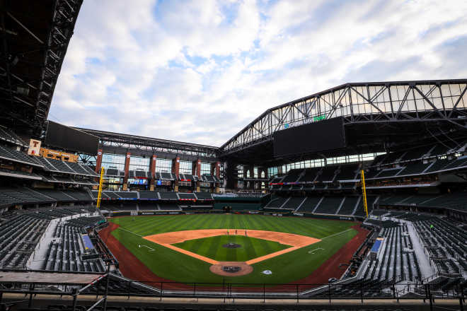 Texas Rangers close Globe Life roof despite beautiful day