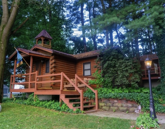 Amish Log Cabin Lodging