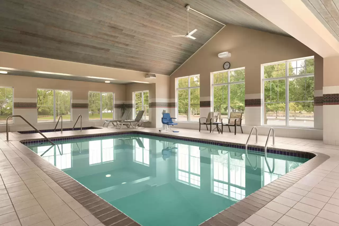 Radisson pool