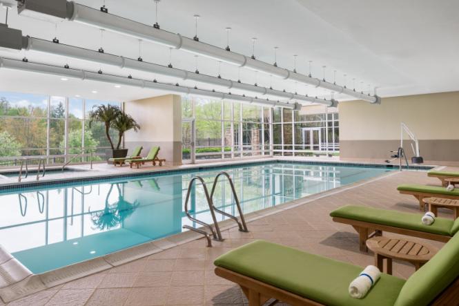 Pool and hot tub at the Westin BWI