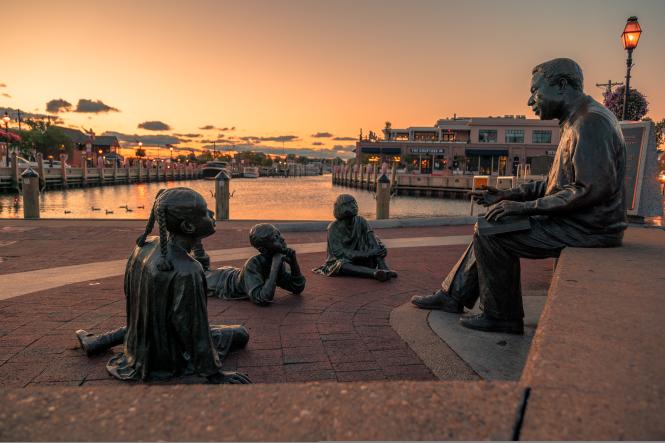 a sunrise photo of the Kunta Kinte Alex Haley Memorial at Annapolis City Dock