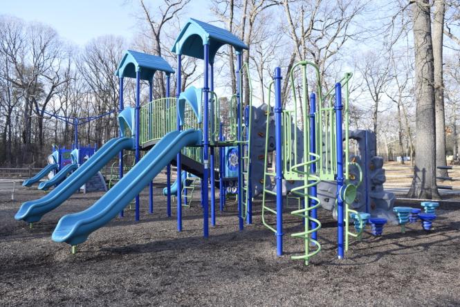 Brand new playscape at lake Waterford.