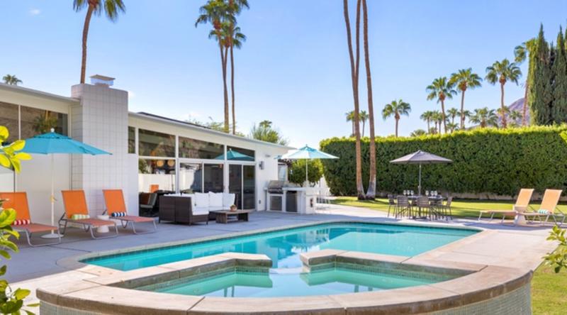 vista las palmas midcentury vacation rental in Palm Springs