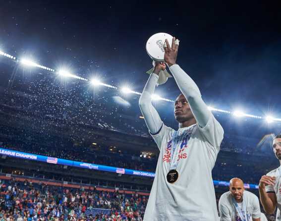 The winners at the Concacaf Nations League Finals 2021 hold their trophy to the crowd in Denver