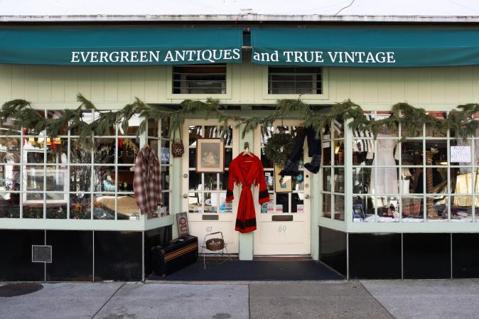 Evergreen Antiques and True Vintage exterior.