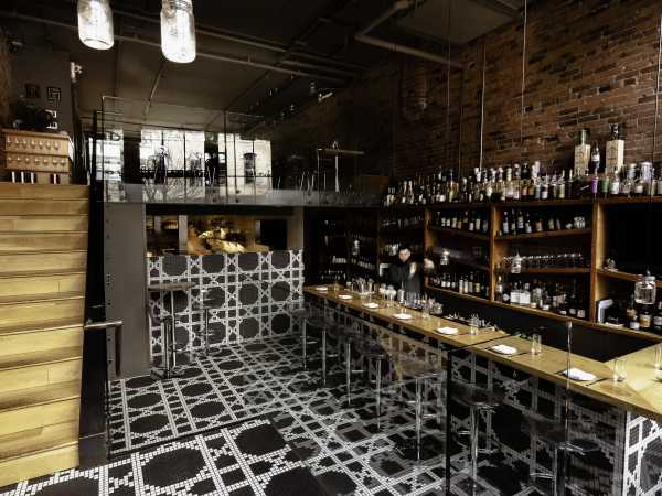 L'Abattoir - entrance and bar