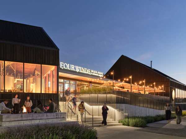 Four Winds Beach House & Brewery