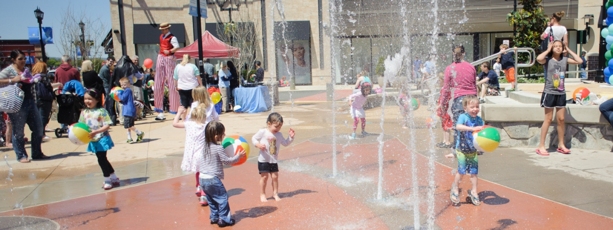 children playing at the Splash Fountain at Virginia Gateway
