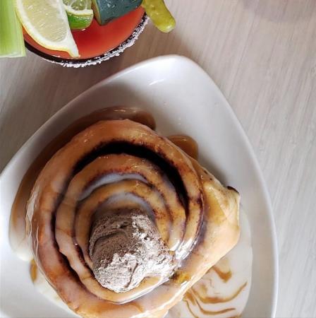 Cinnamon Roll at Dream Cafe