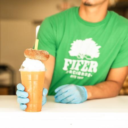 An employee of Fifer's serving a Cider Shack Up.
