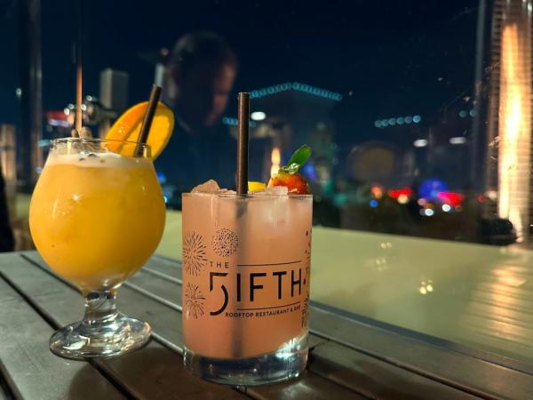 Image of two beverages at The FIFTH.