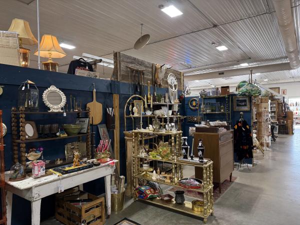 Wonderland Vintage Market