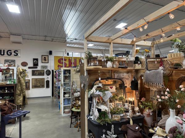 Wonderland Vintage Market